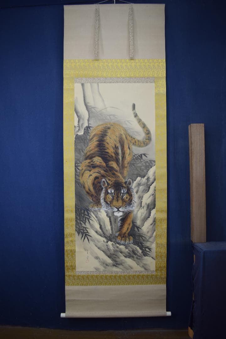 中国美術 掛軸 猛虎図 肉筆絵画 真作 年代不明 箱付 猛虎図 虎