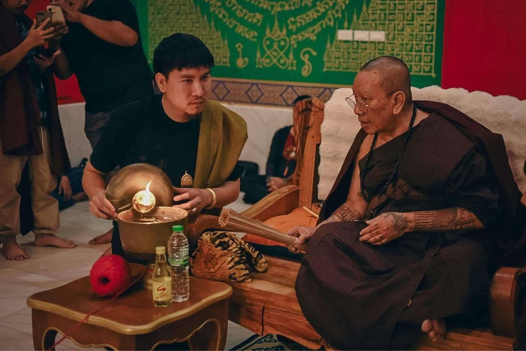 袈裟入り　チャナイ師の伝説の虎王と秘術　プージャオサミンプラ　プラクルアン　E