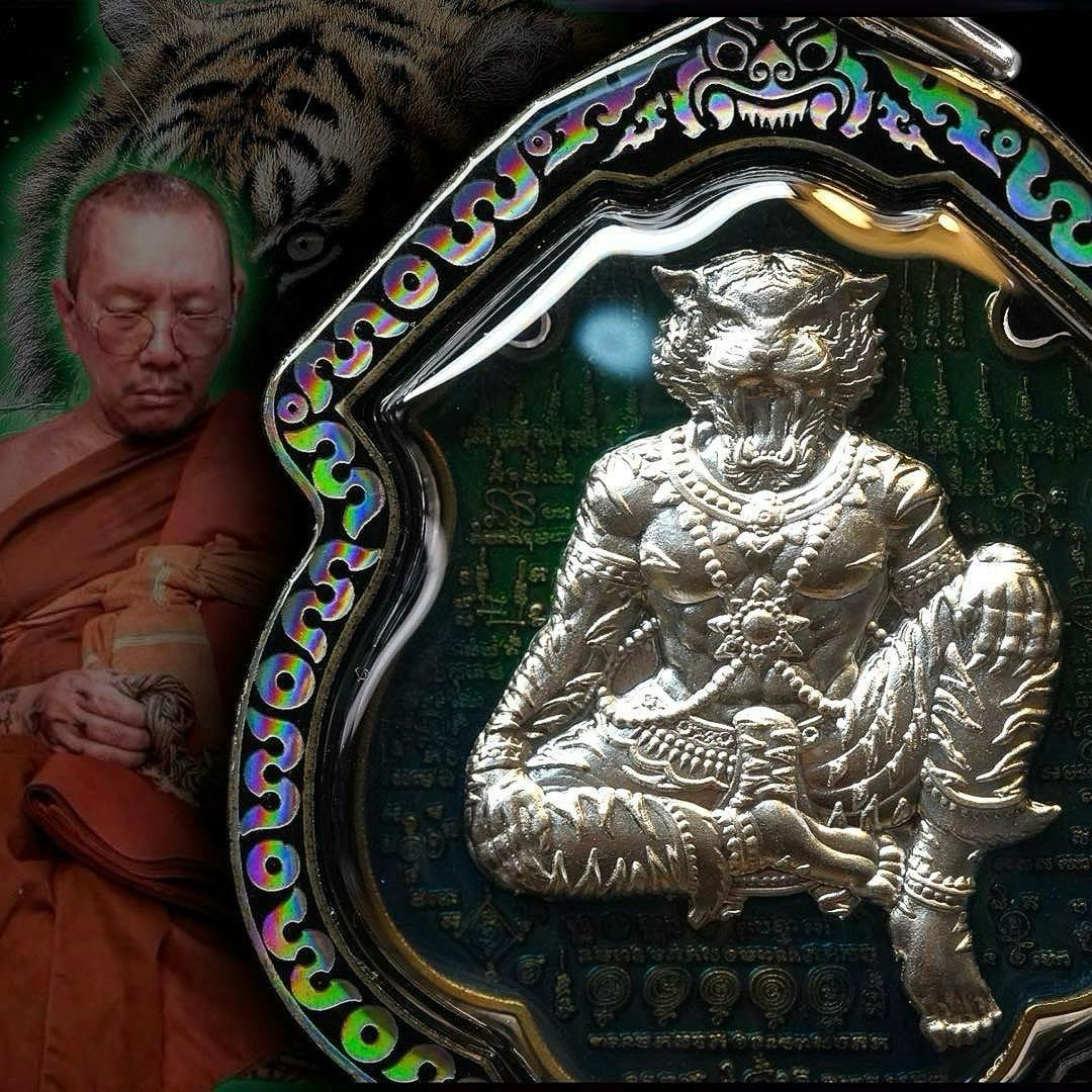 袈裟入り　チャナイ師の伝説の虎王と秘術　プージャオサミンプラ　プラクルアン　E