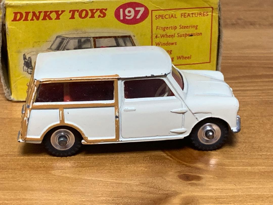 DINKY TOYS 197 MORRIS MINI-TRAVELLER 箱付き