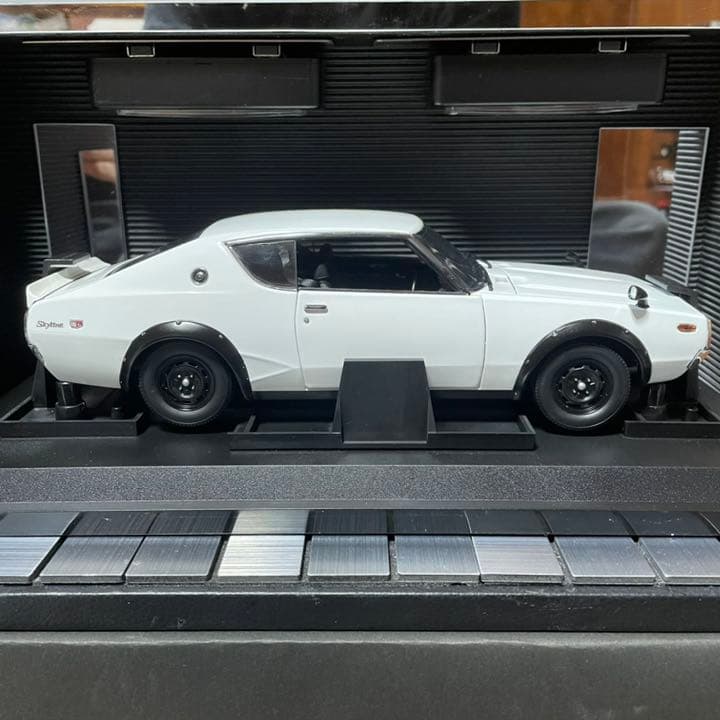 新品未展示品　京商1/18ニッサンスカイライン2000GT-R/ホワイト美品