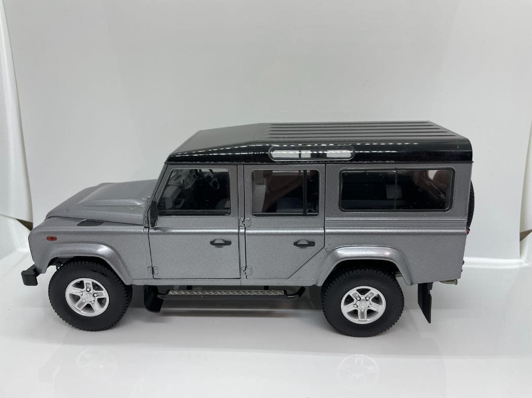 305-034 1/18 ランドローバー ディフェンダー 110