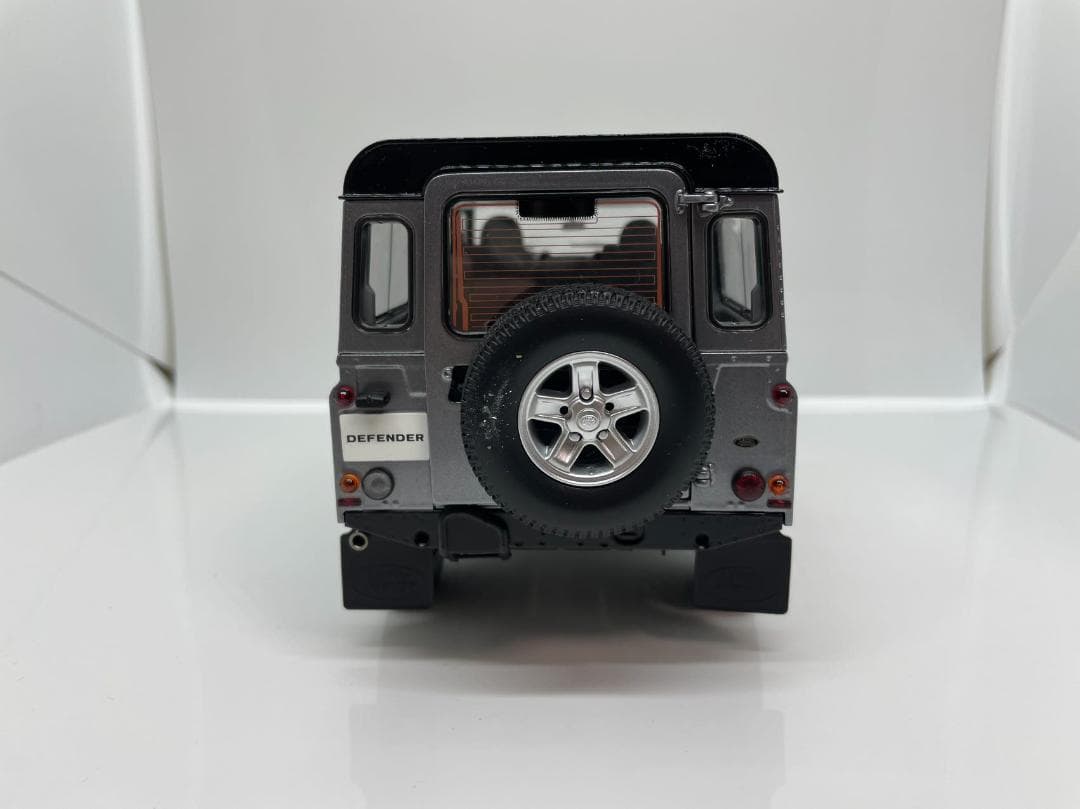 305-034 1/18 ランドローバー ディフェンダー 110
