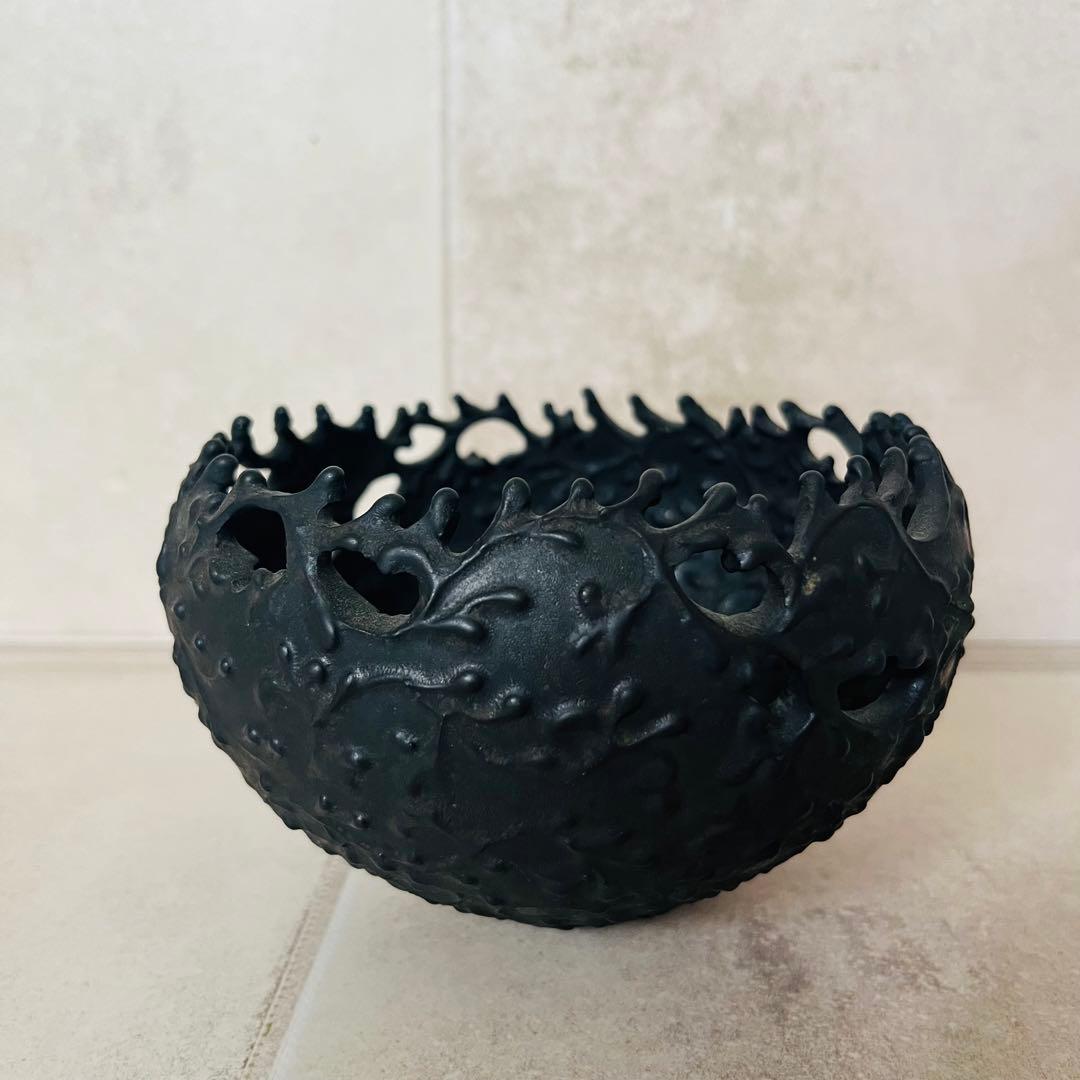 陶芸家　伊藤剛俊　黒　器　透かし彫り 陶芸家 伊藤剛俊 黒 器 透かし彫り 伊藤剛俊プレート皿黒透かし彫り