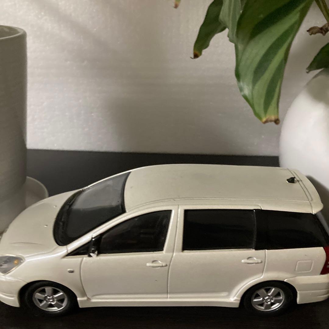 トヨタ　ウィッシュ WISH カラーサンプル 1/24 ホワイト