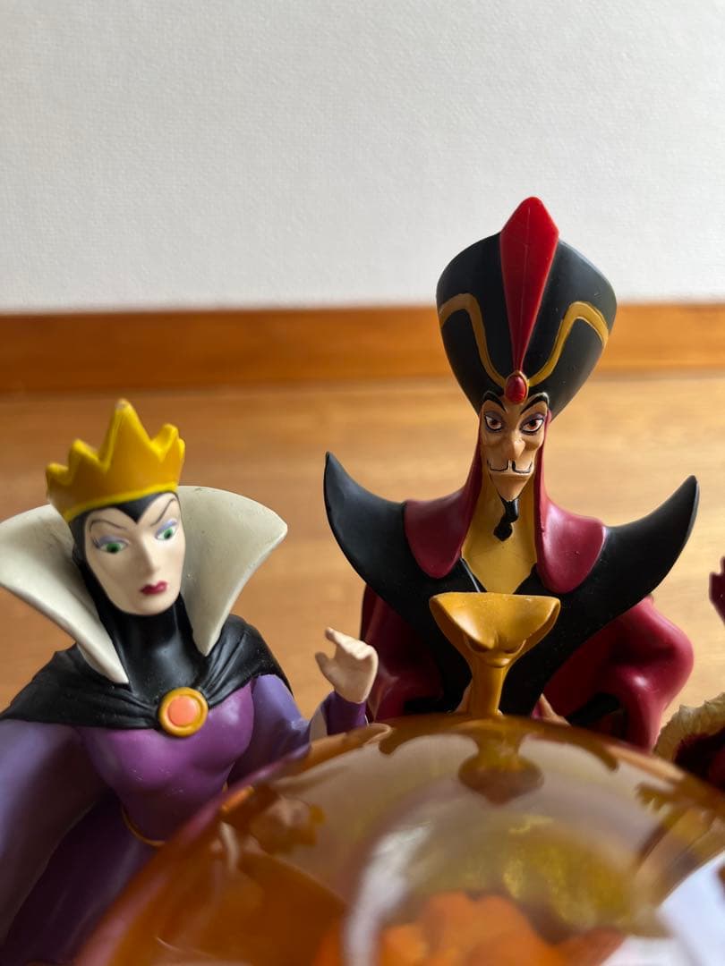 ディズニー ヴィランズのスノードーム