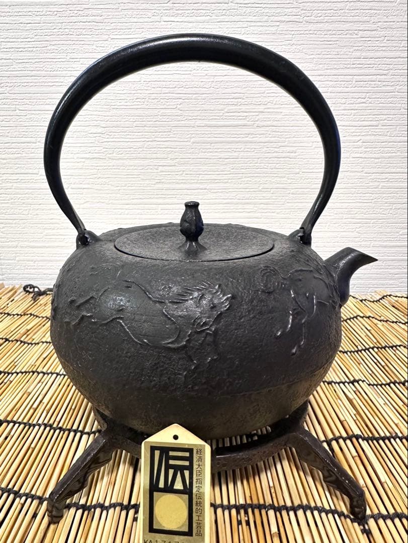 未使用品　南部伝統工芸士 及川寛治作　１３型姥口 馬　南部鉄瓶　南部鉄器　鉄瓶