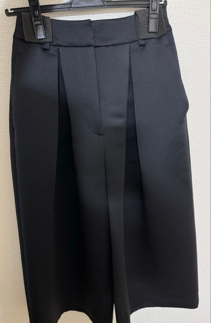 新品タグ付き】heve ヘイヴ サテンフレアガウチョパンツ ブラック 36