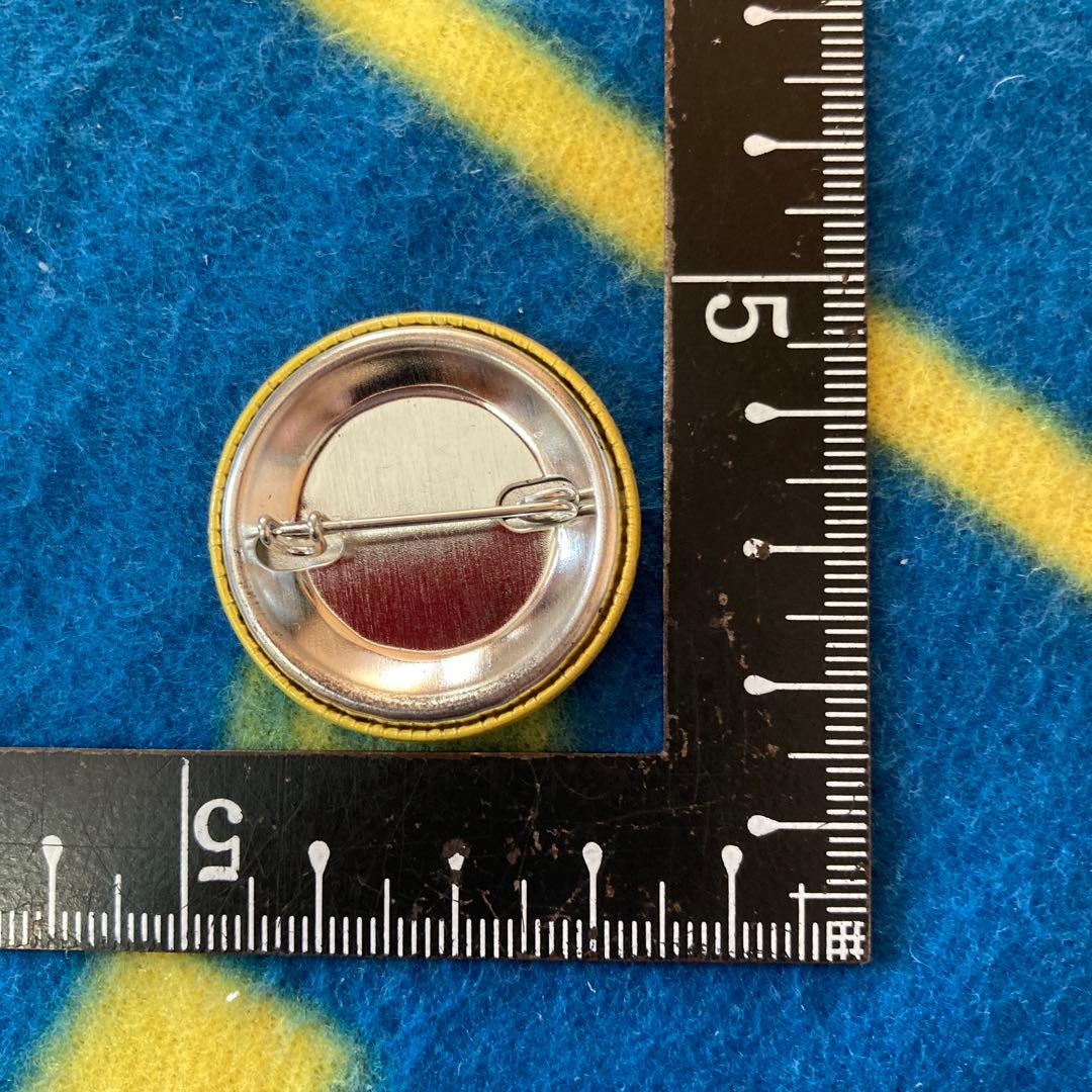 バッジラッキーピエロハンバーガー黄色