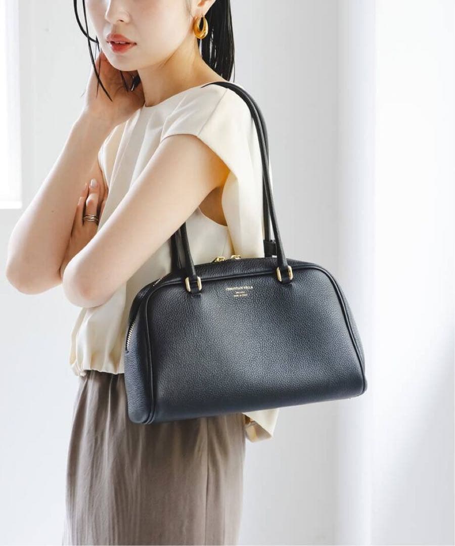 CHRISTIAN VILLA チャーム付きシュリンクレザーハンドバッグ