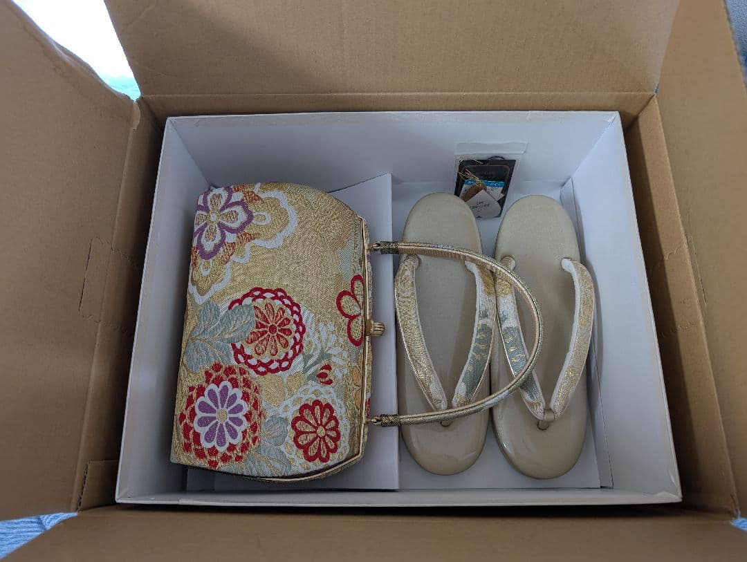 花柄刺繍の和装用バッグと下駄セット/成人式