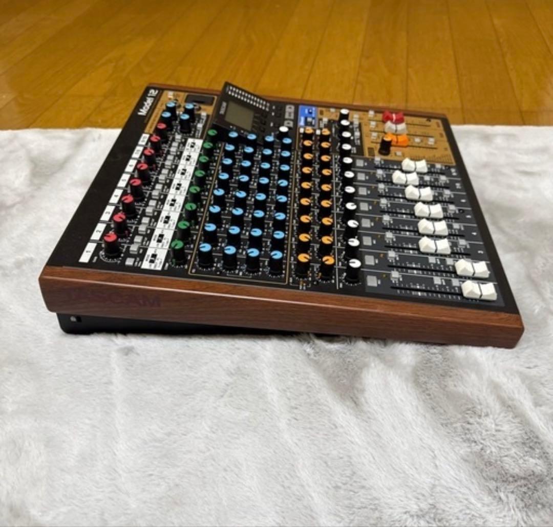 TASCAM Model 12 アナログミキサー
