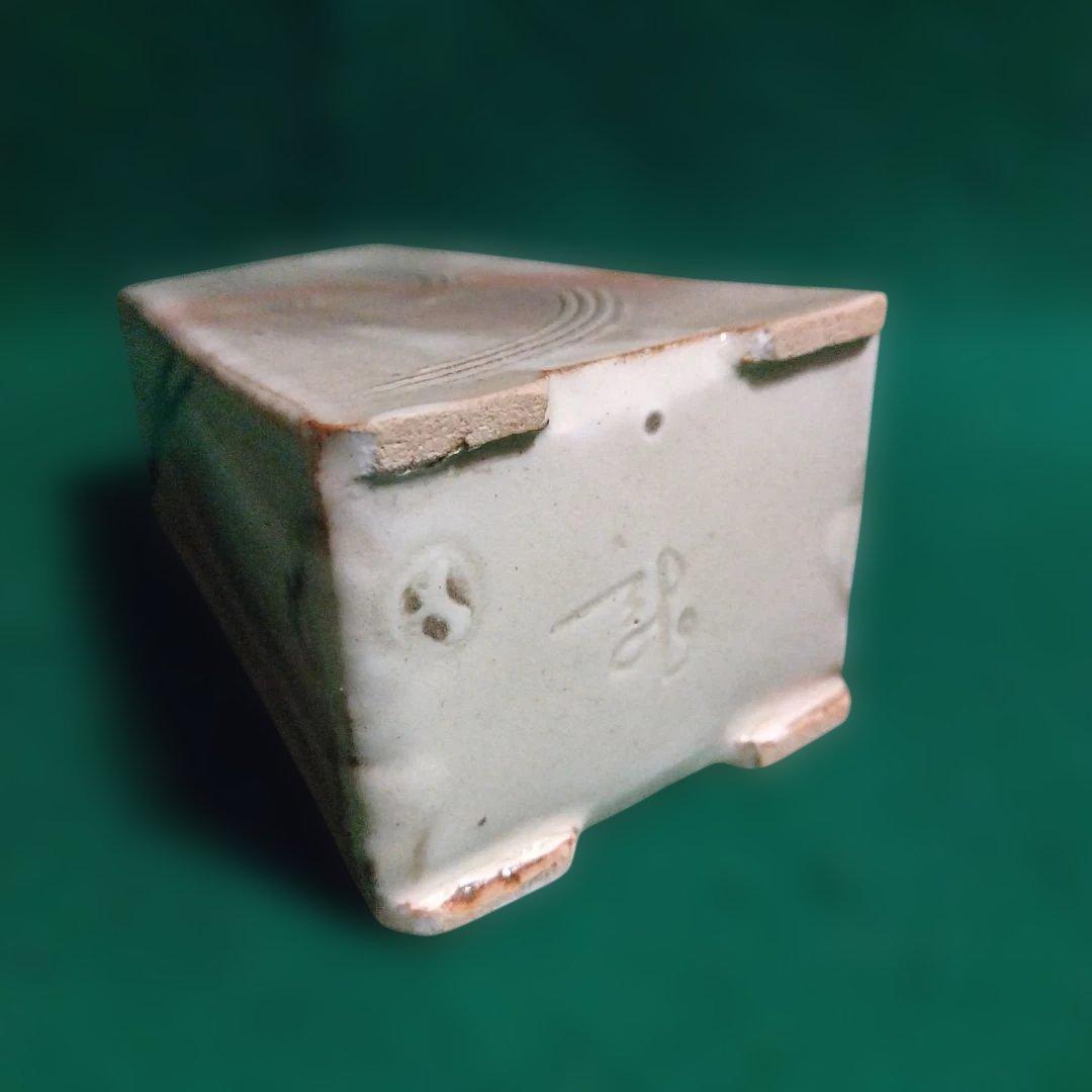 手彫り模様の陶器 四角形 木箱付き 龍山作