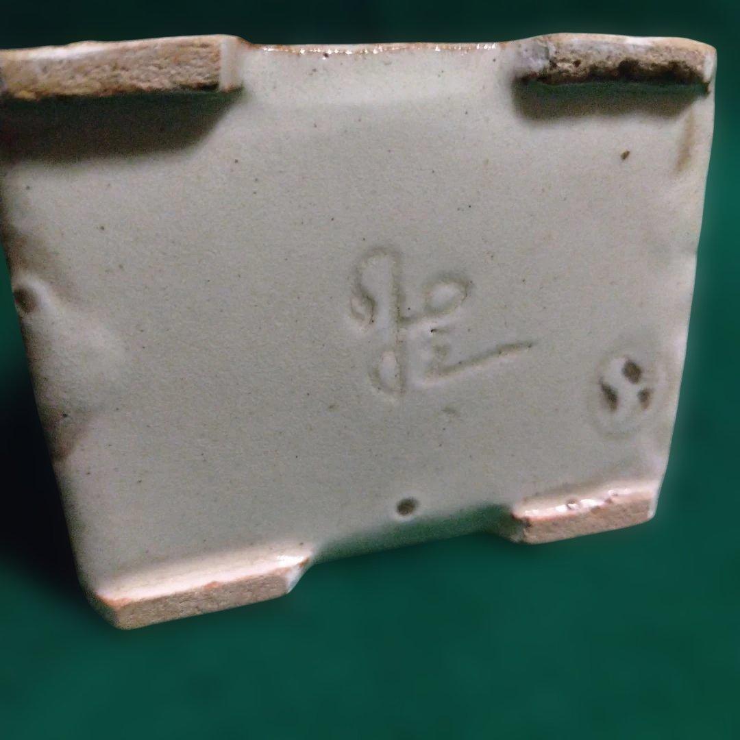 手彫り模様の陶器 四角形 木箱付き 龍山作