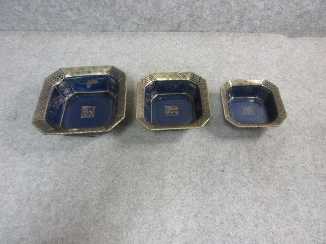 伊万里焼瑠璃金彩松竹梅にこうもり図三つ角鉢 [B24756] - メルカリ