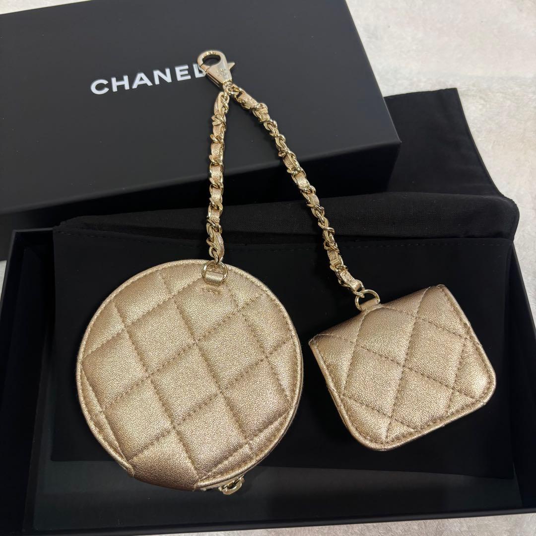 CHANEL イヤーズギフト　ケース AirPodsケース　バッグチャーム