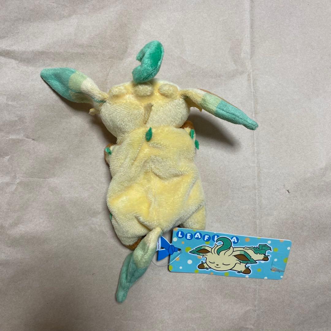 ポケモン くったりぬいぐるみ リーフィア おやすみver - メルカリ
