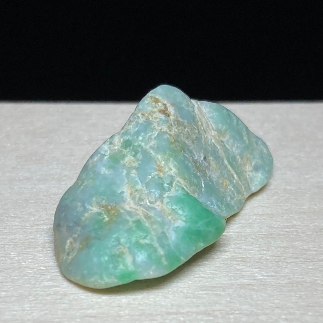 糸魚川翡翠 金山谷 翡翠 アップルグリーン 翡翠輝石 原石 3.8g