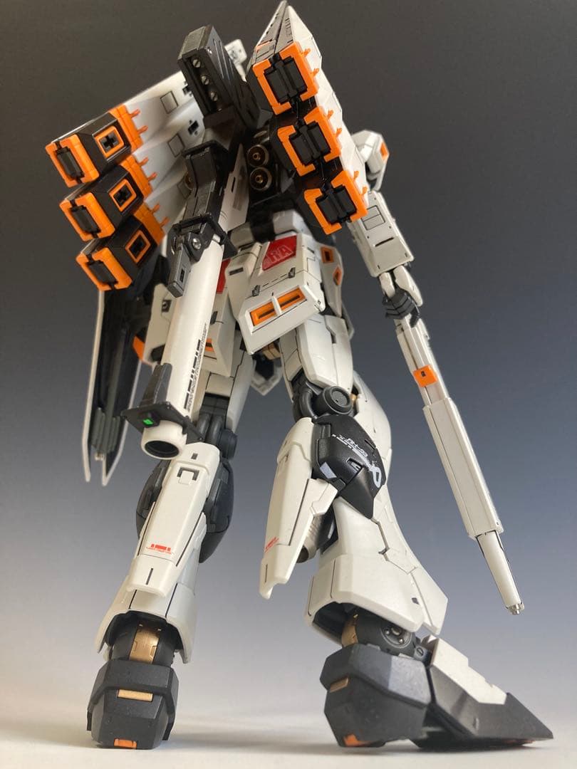 RGニューガンダム　完全塗装品　ガンプラ完成品