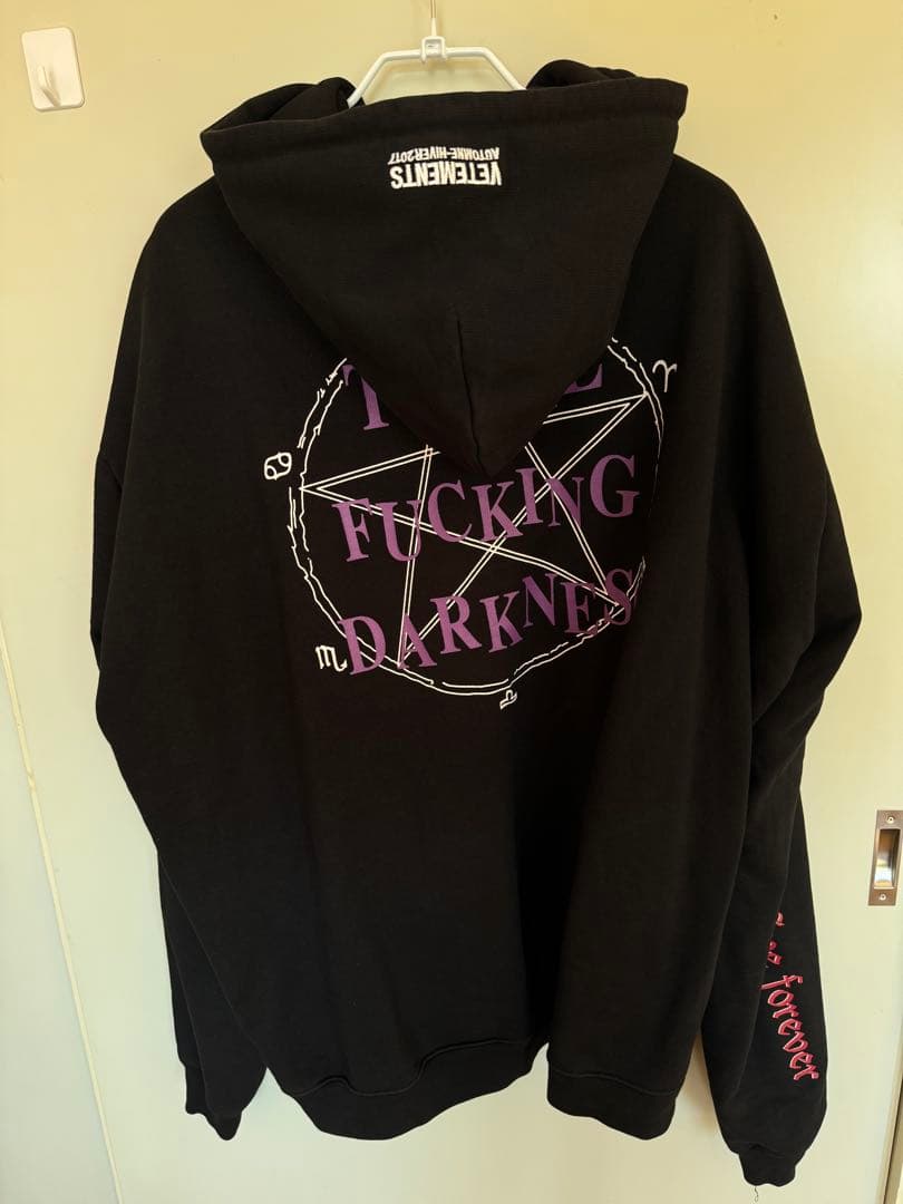 ヴェトモン VETEMENTS TOTAL FUCKING DARKNESS