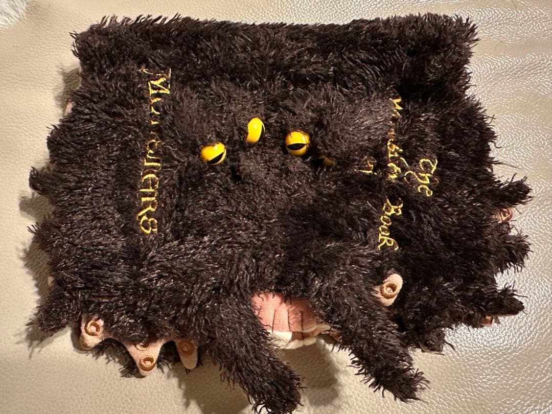 ハリーポッター 怪物的な怪物の本 ブックカバー - メルカリ