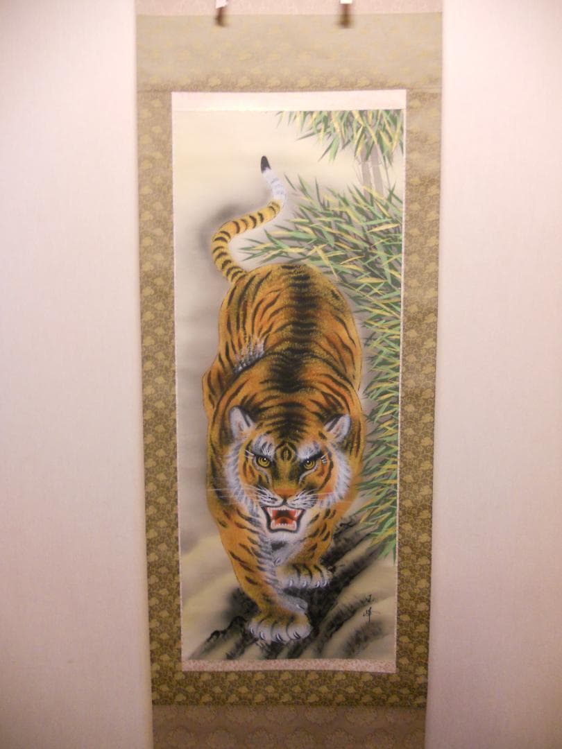 掛け軸 玉峰 猛虎 絹本 希少 軸装 茶道具 掛軸 美品 です。