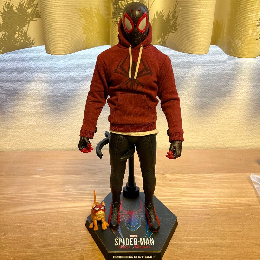 ホットトイズ マイルス・モラレス スパイダーマン 売店の看板猫スーツ