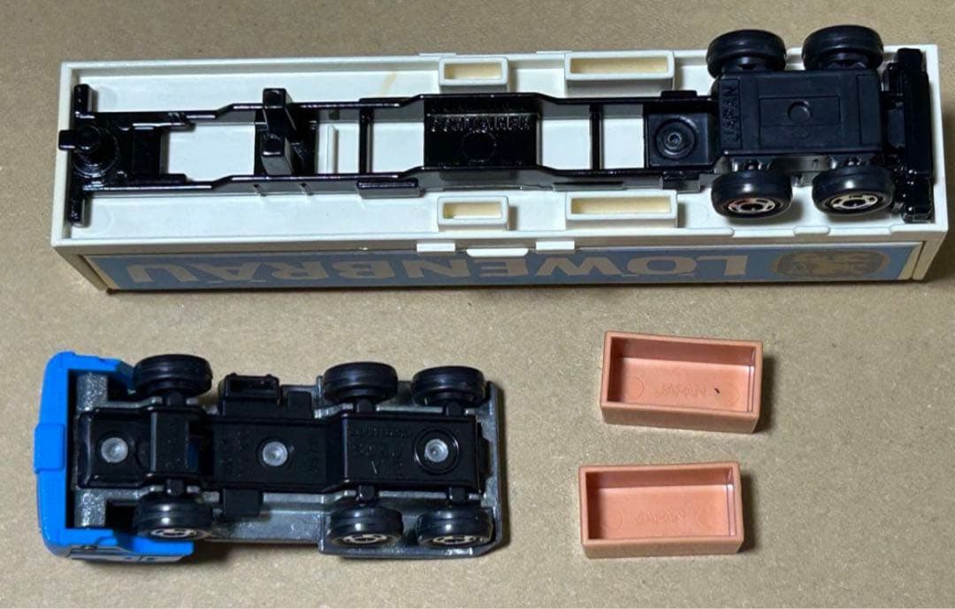 ロングトミカ いすゞ V12 ウイングルーフトレーラー LOWENBRAU