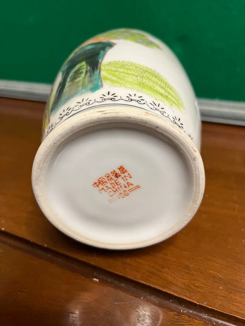 孔雀と花柄の中国景徳鎮製陶器花瓶