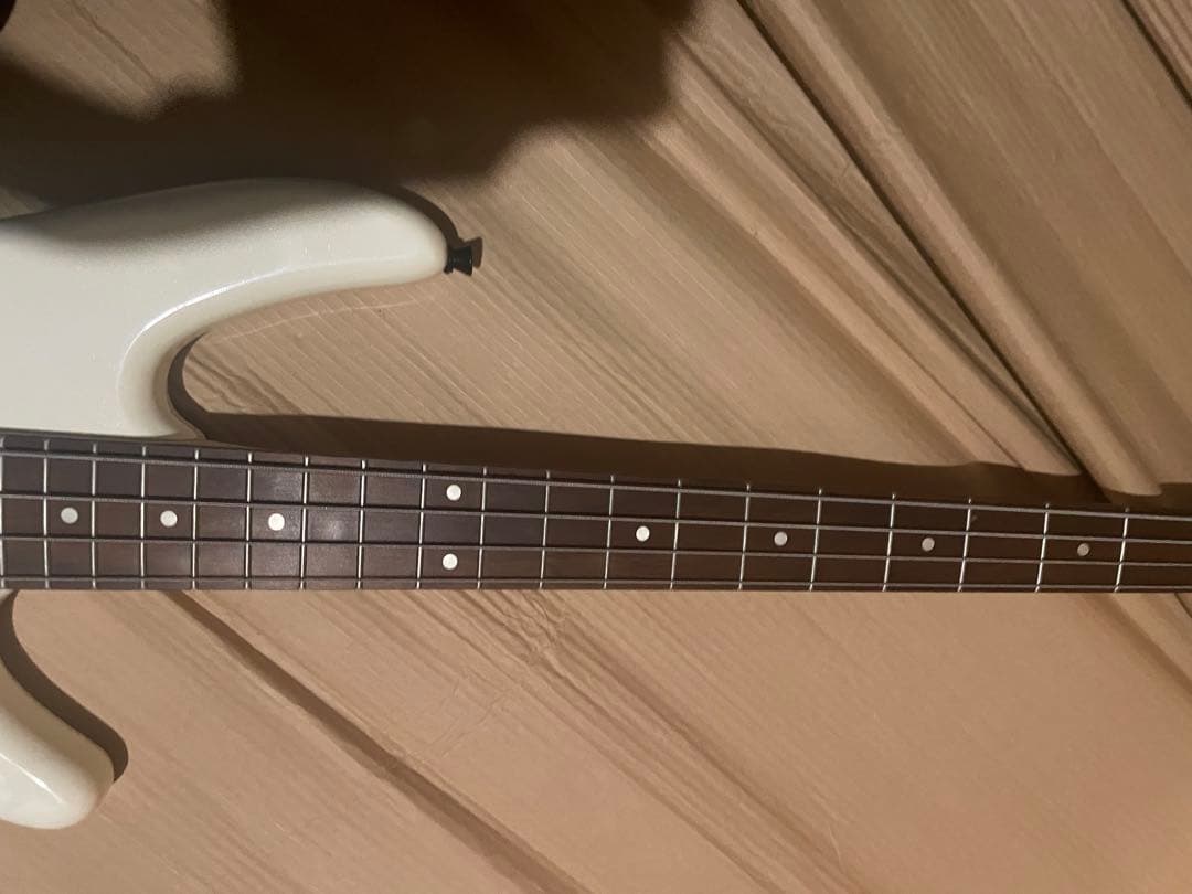 6番Ibanez GIO ホワイトエレキベース - ギター通販