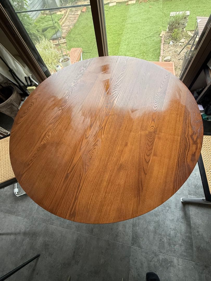 円形木製ダイニングテーブル ブラウン