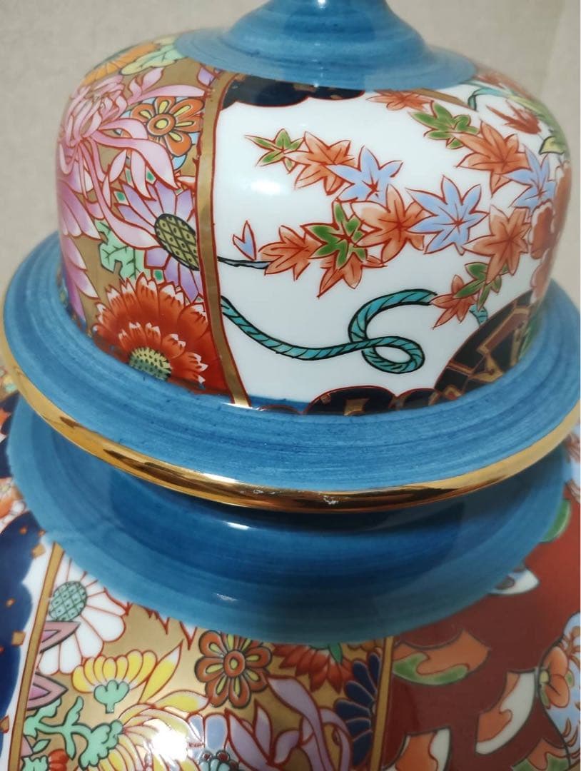 伝統美】有田焼 勝右衛門窯の希少壺―匠の技が織りなす逸品