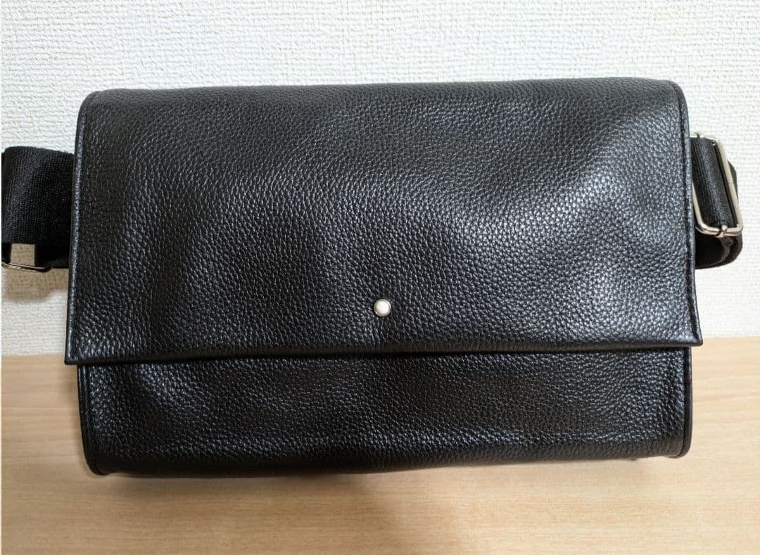 イアパピヨネ ワイドテープショルダーバッグ ブラック ストーン レザー