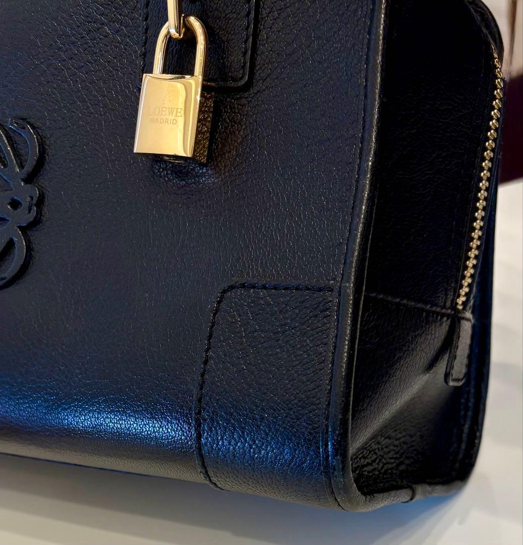 ロエベLOEWE アマソナ28