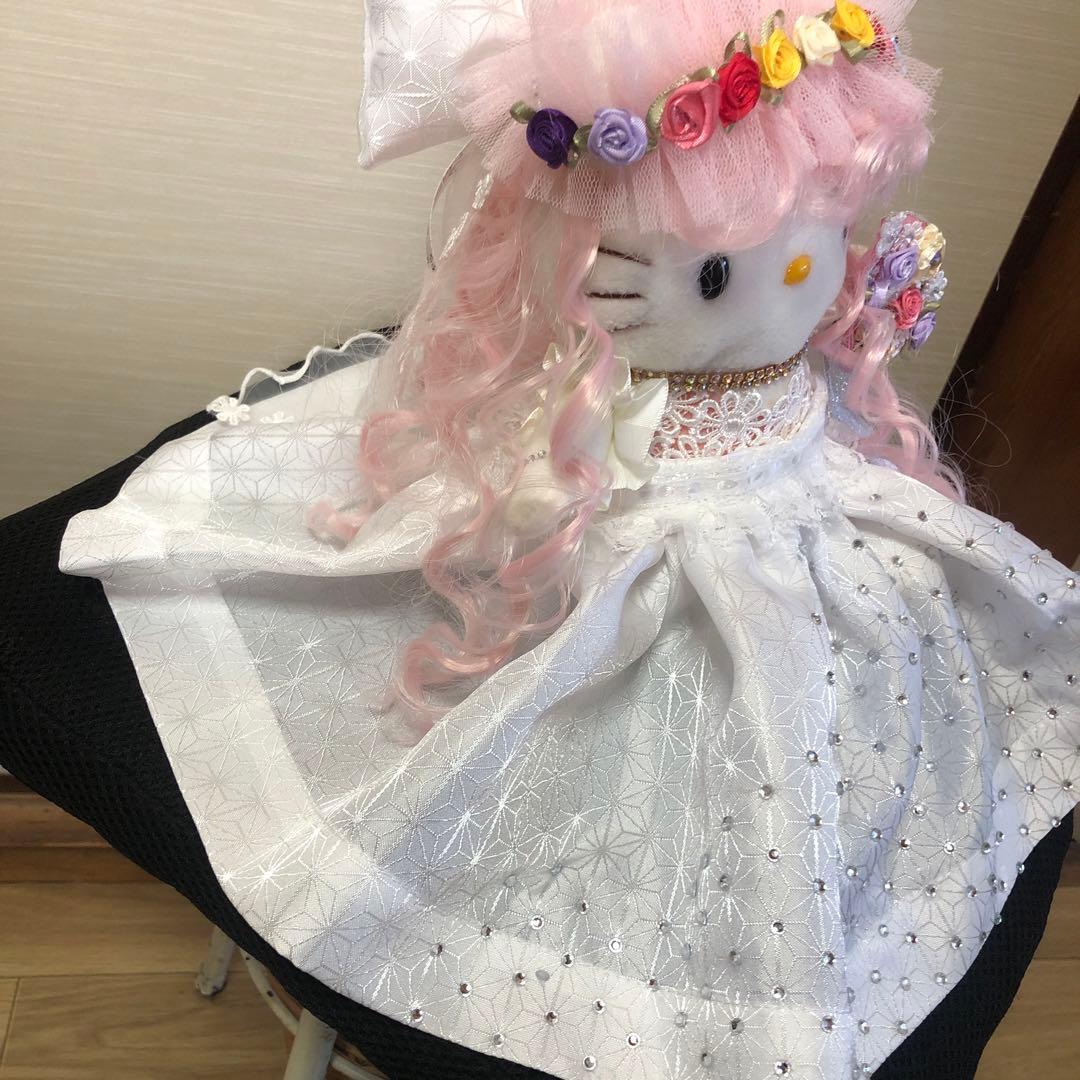 Hello Kitty ハローキティの美しいウェディングドレス