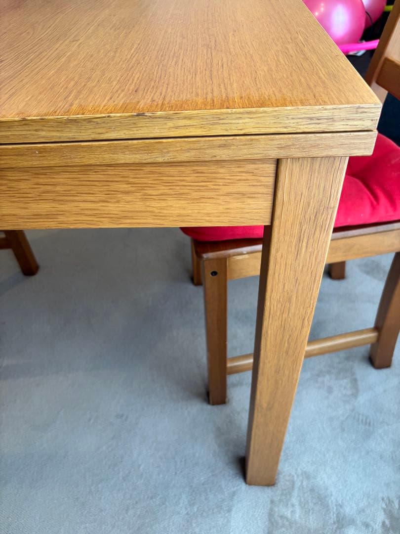 IKEA伸縮式ダイニングテーブル「BJURSTA」