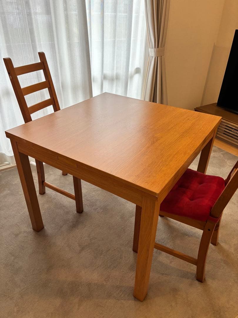 IKEA伸縮式ダイニングテーブル「BJURSTA」