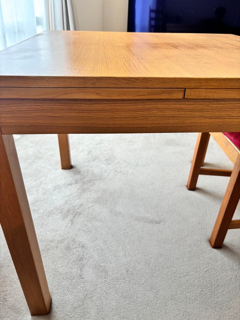 IKEA伸縮式ダイニングテーブル「BJURSTA」