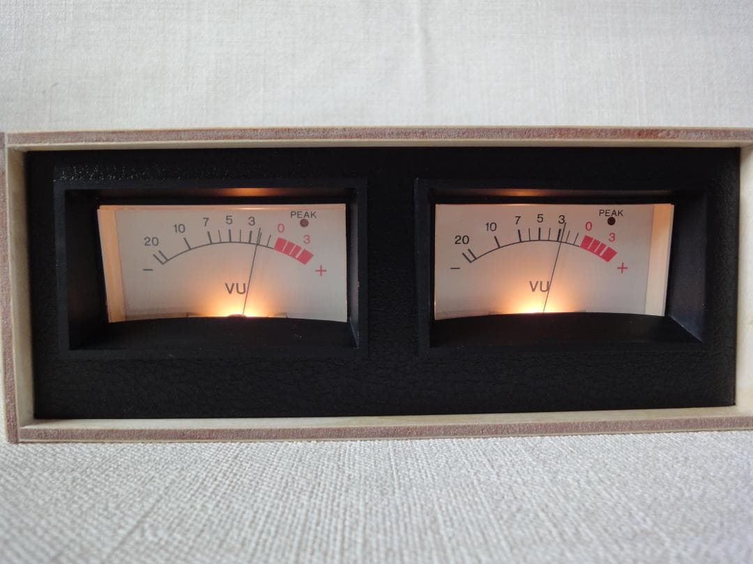自作 ステレオVUメーター92号機(ピーク表示機能LED付）