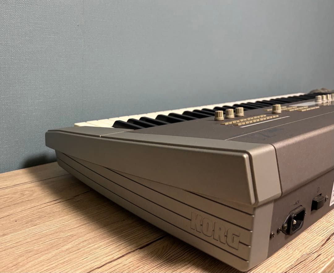 動作良好】KORG Z1 シンセサイザー 物理モデリング MOSS音源 - メルカリ