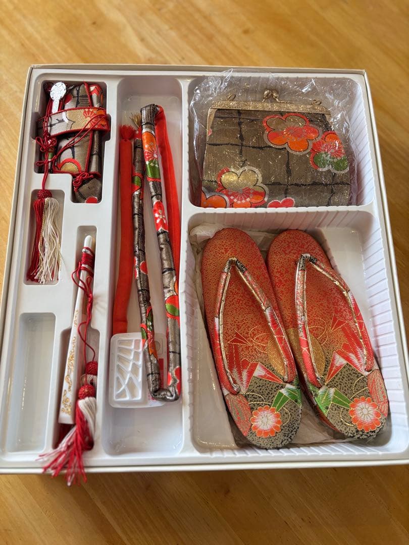 ことのは　七五三　7歳 総絞り赤い花柄刺繍の着物