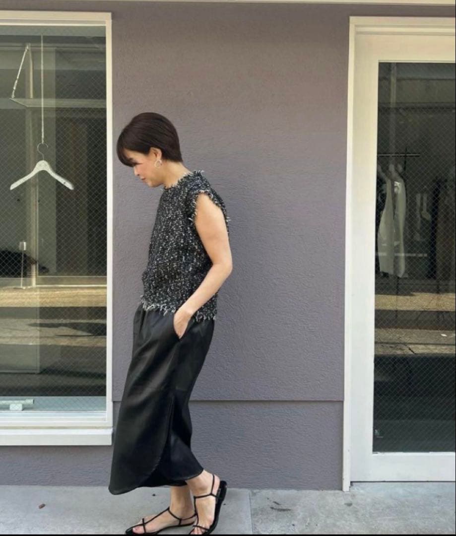 hailee レザー風パンツ キュロット