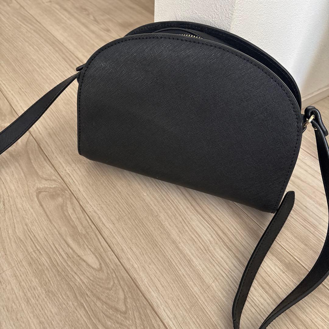 A.P.C. ハーフムーンバッグ　ブラック