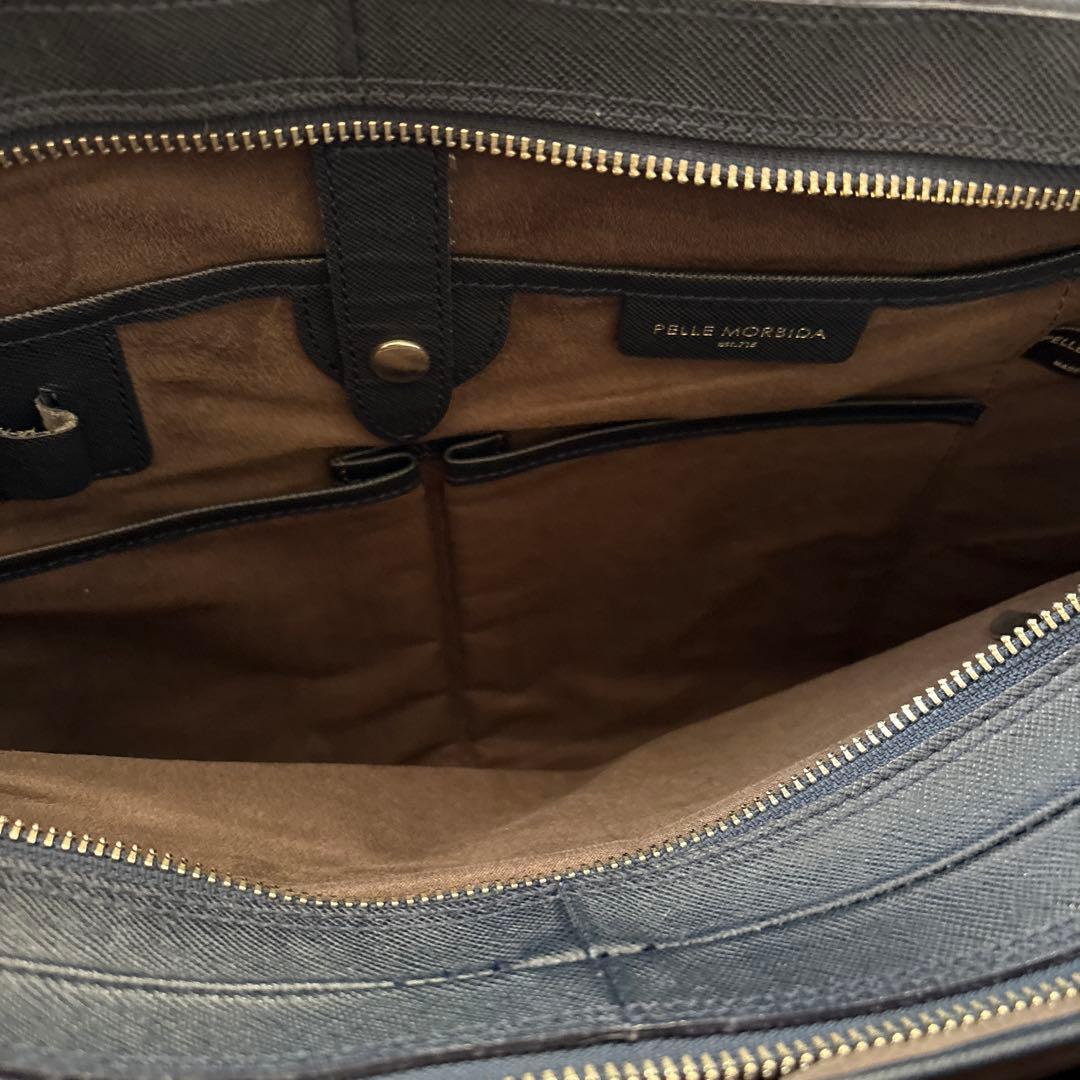 人気✨ペッレモルビダ　ビジネスバッグ ネイビーレザー　2層　パソコン収納可能