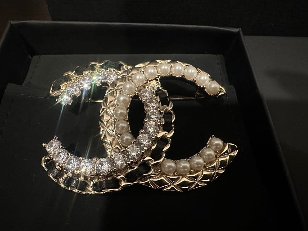 シャネルブローチ