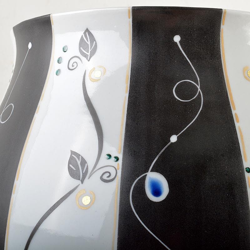 九谷焼 椿窯 吉田洋子作 黒釉金彩 花器 共布共箱 M R6948B 美術