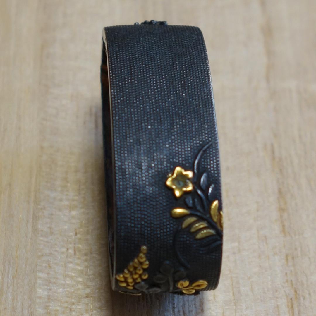 【 赤銅魚子地 金銀銅象嵌 草花図縁 】刀装具 縁頭 鍔 鐔 日本刀 武具 骨董