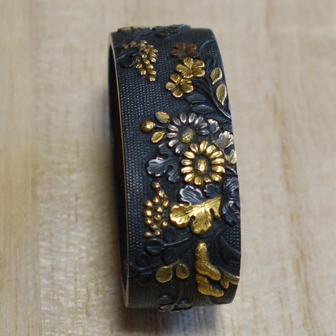 【 赤銅魚子地 金銀銅象嵌 草花図縁 】刀装具 縁頭 鍔 鐔 日本刀 武具 骨董