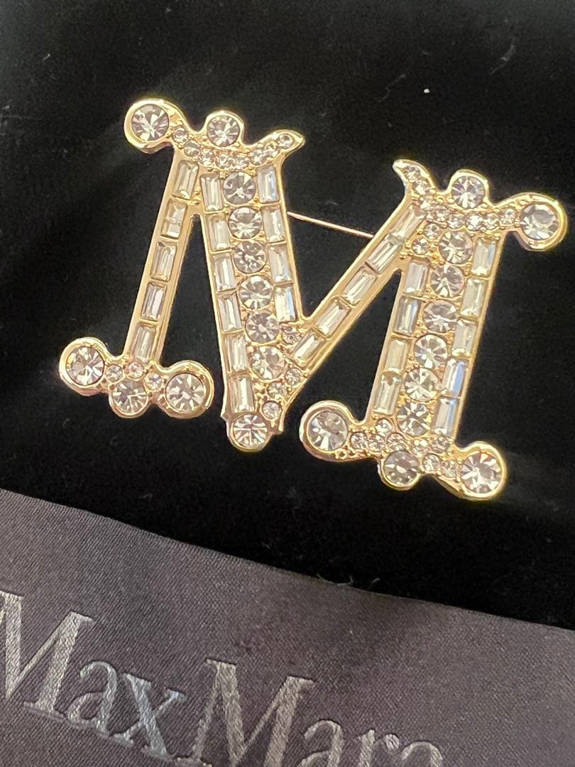 クラシックファッション - MAX MARA クリスタル ブローチ OPホワイト