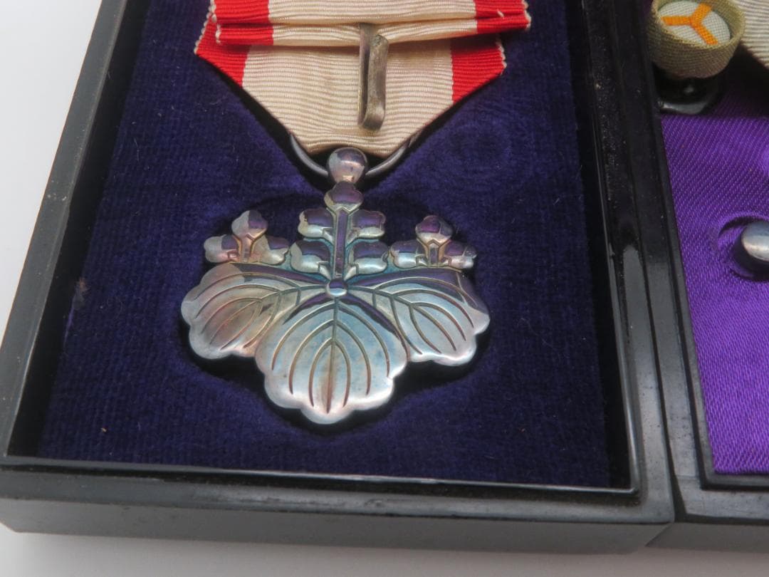 908、勲八等瑞宝章 勲八等白色桐葉章 略章 勲章 記章